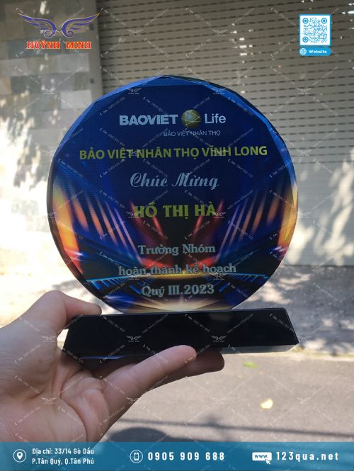Kỷ niệm chương pha lê Bảo Việt tròn