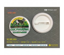 HUY HIỆU NHỰA TRÒN-PIN CÀI ÁO
